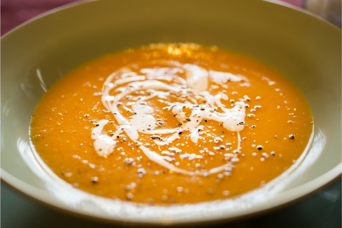 Nahrung für die Seele: Eine Anleitung zur Zubereitung von Bio-Süßkartoffel-Erdnusssuppe als Rezept